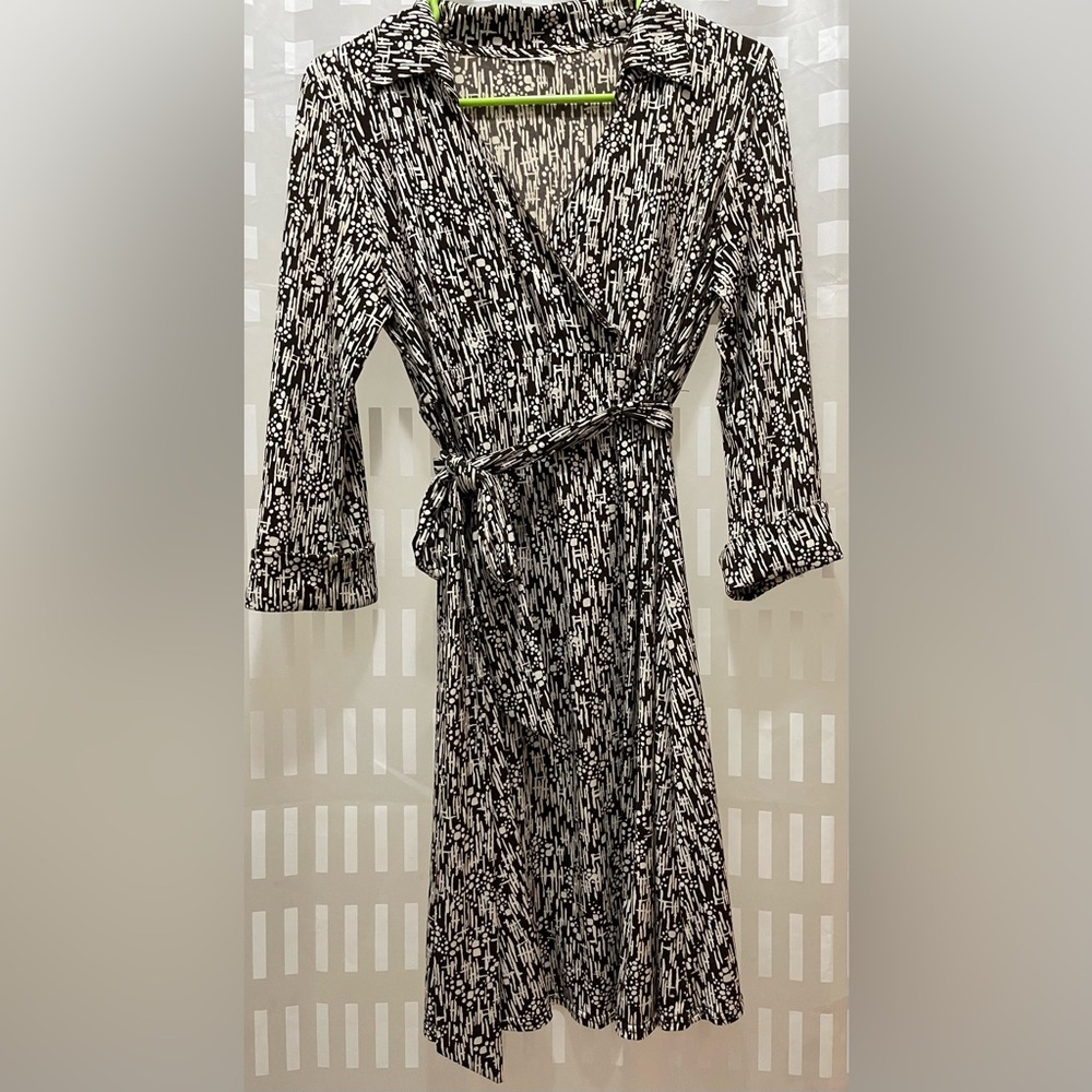 Vintage Diane, Von, Furstenberg, Black and White Wrap Dress size medium